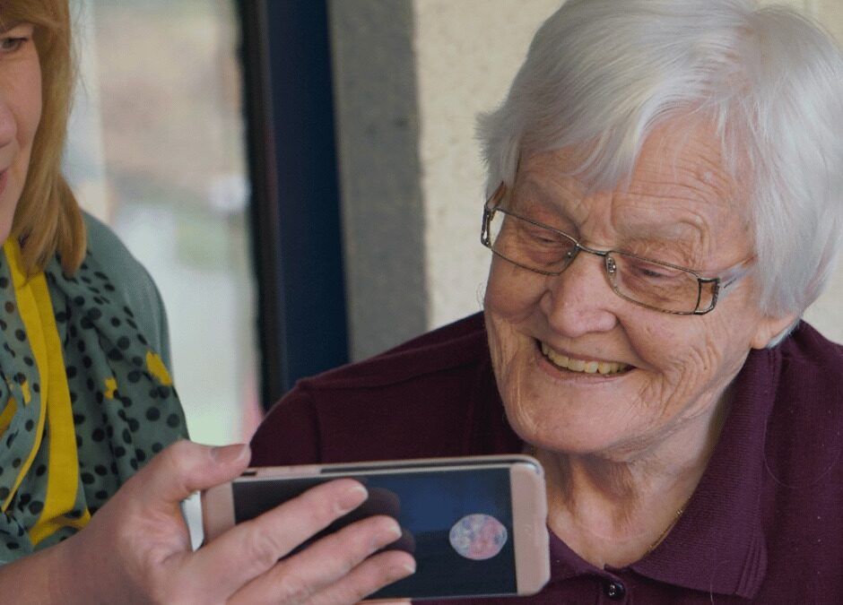 Acércate a las TIC: Inclusión digital y comunicación familiar