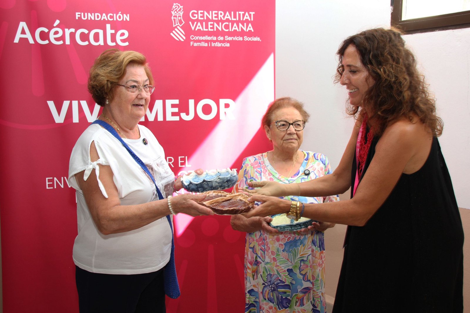 Actividad de cerámica y participación artística de Fundación Acércate